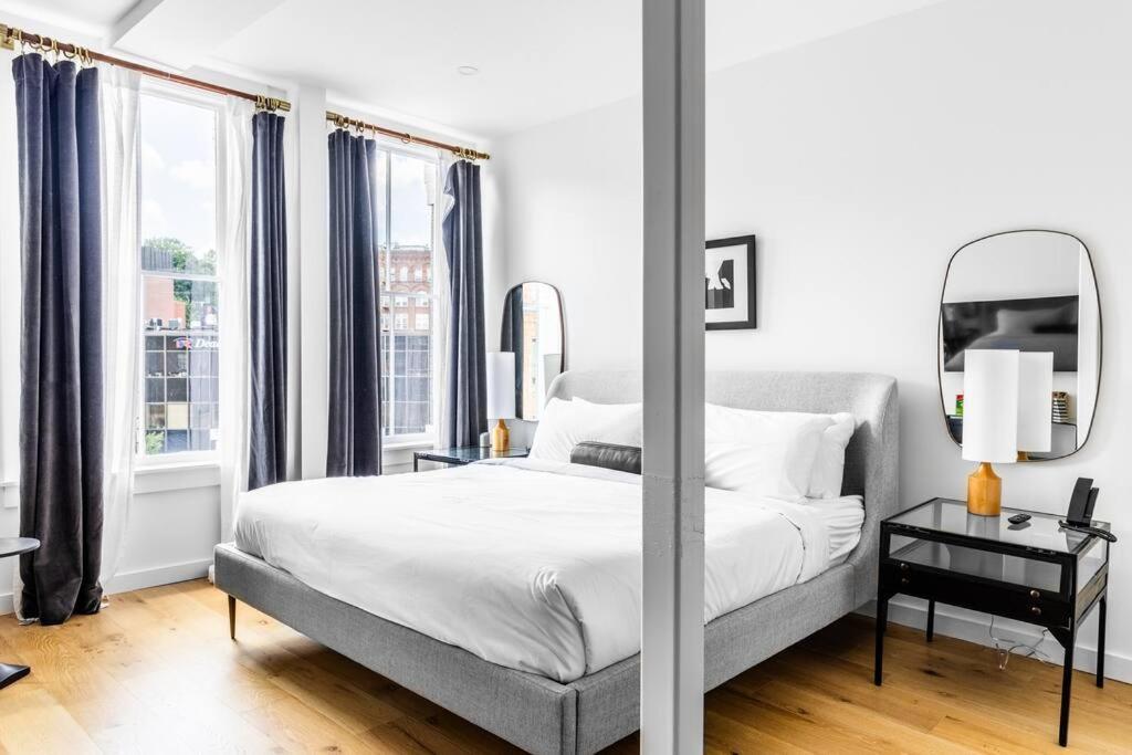 The Phenix Historic Dtwn Hotel, King Bed, Pickering Square View, Room # 301 Bangor Buitenkant foto