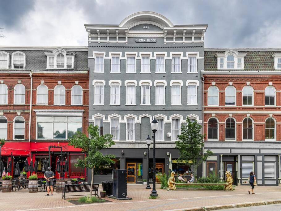 The Phenix Historic Dtwn Hotel, King Bed, Pickering Square View, Room # 301 Bangor Buitenkant foto